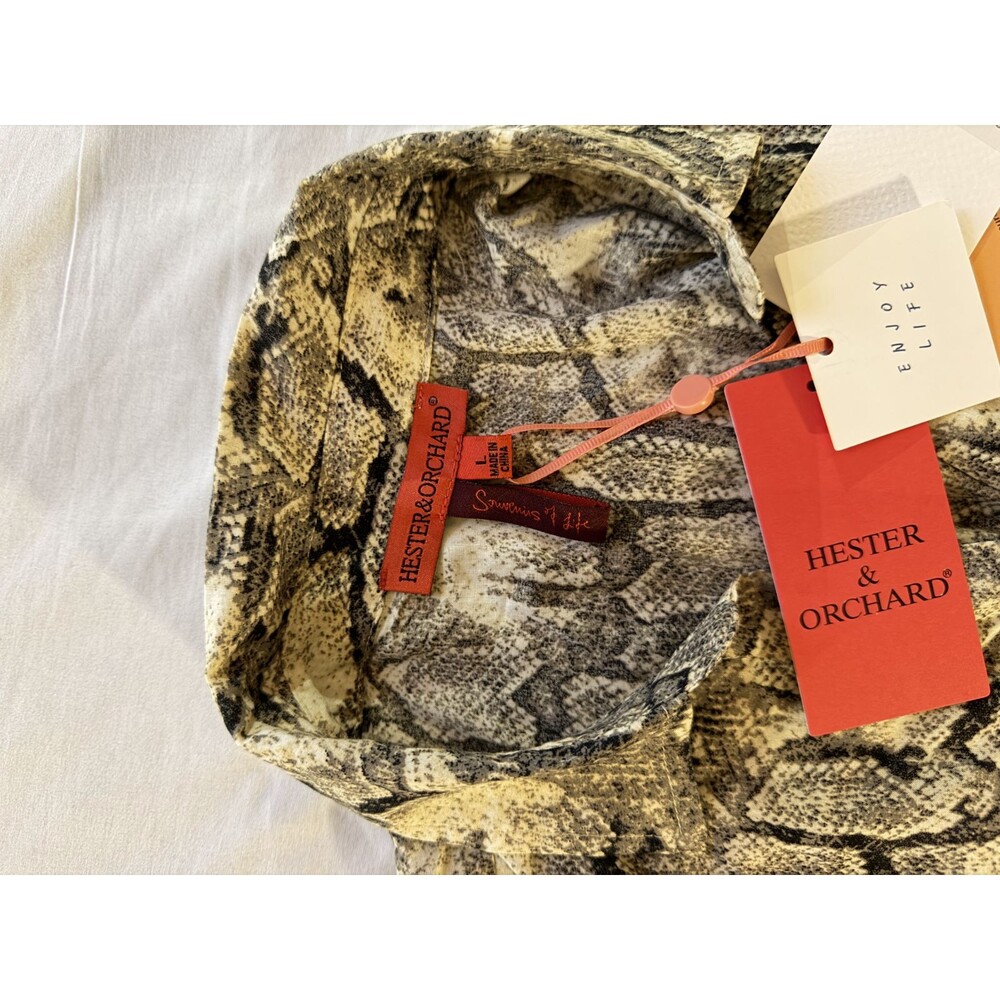 Hester & Orchard Women Snakeskin Print Button Front Blouse Top Long Sleeve NWT - Picture 7 of 10